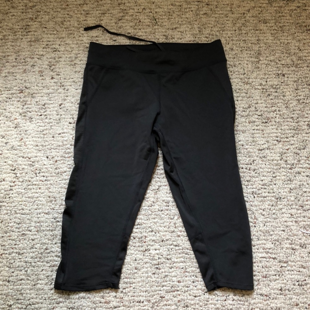 Like new! Dark gray oiselle cropped leggings